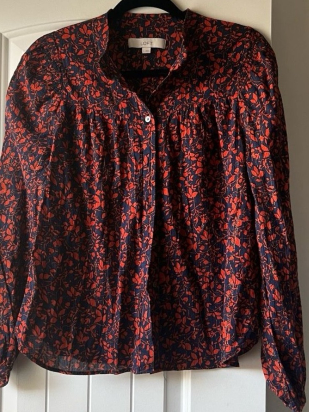 LOFT Forever Navy Shimmer Floral Blouse dark navy and reddish-orange size small